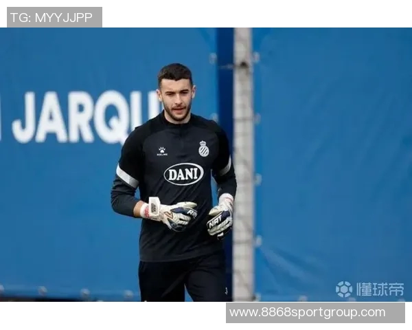 埃里克加西亚训练佩戴面具霍安加西亚国际比赛日后重返球队 埃里克加西亚训练佩戴面具霍安加西亚国际比赛日后重返球队