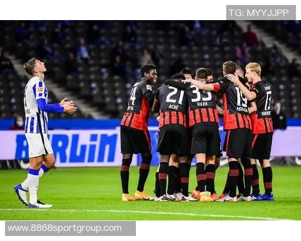 多家英超德甲球队争夺20岁奥格斯堡中场新星科穆尔